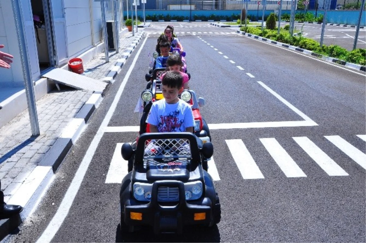 Kur\'an Kursu Öğrencilerine Trafik Eğitimi