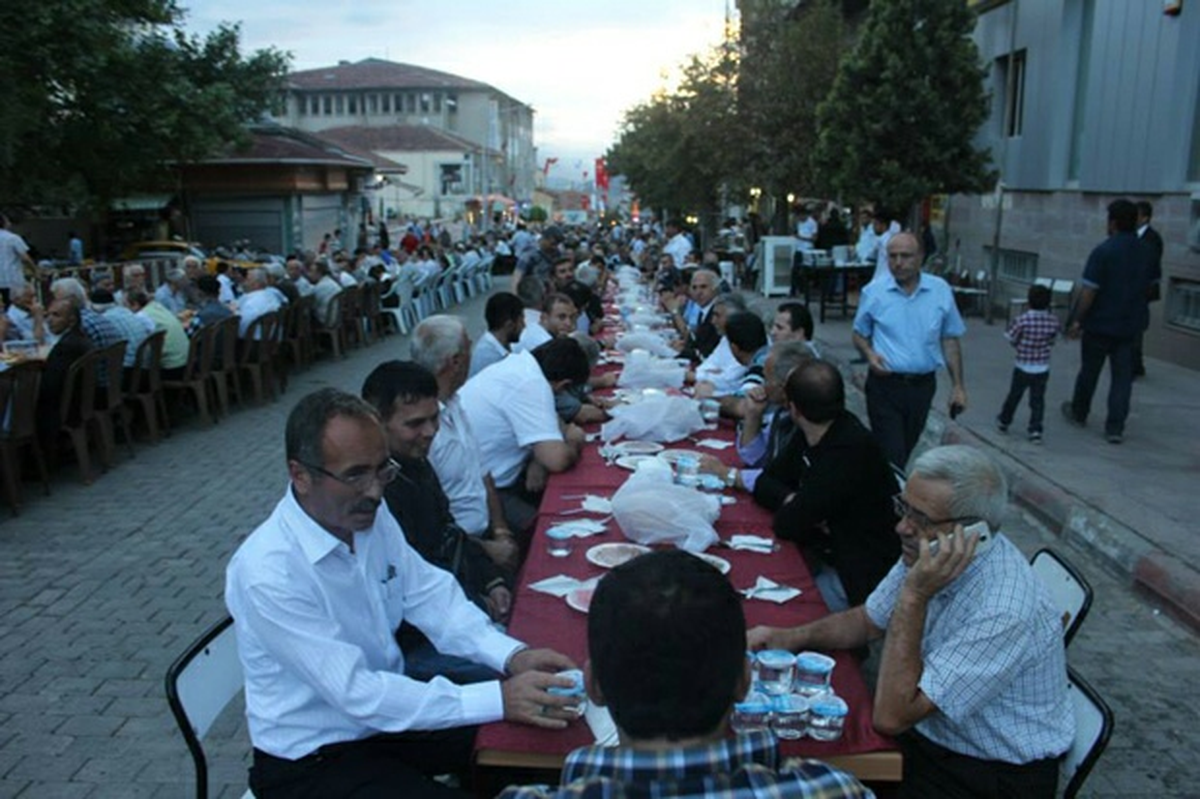 Reşadiye Belediyesi Vatandaşlara İftar Verdi