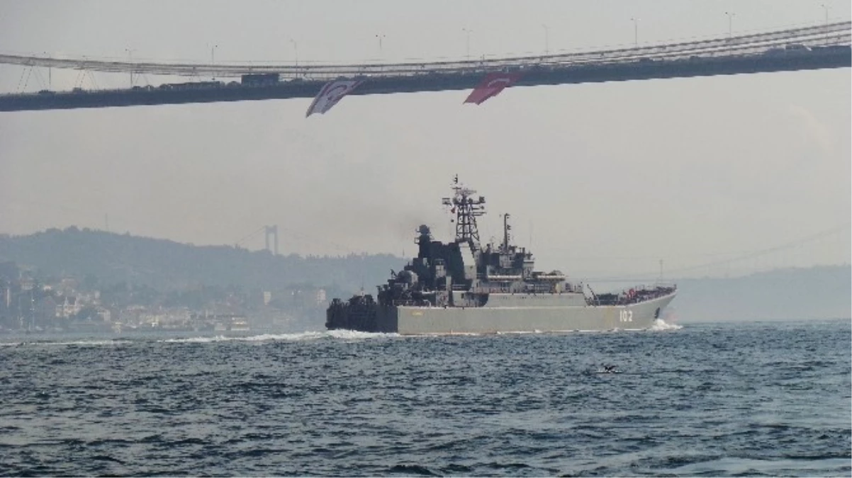 Rus Savaş Gemileri İstanbul Boğazı\'ndan Geçti