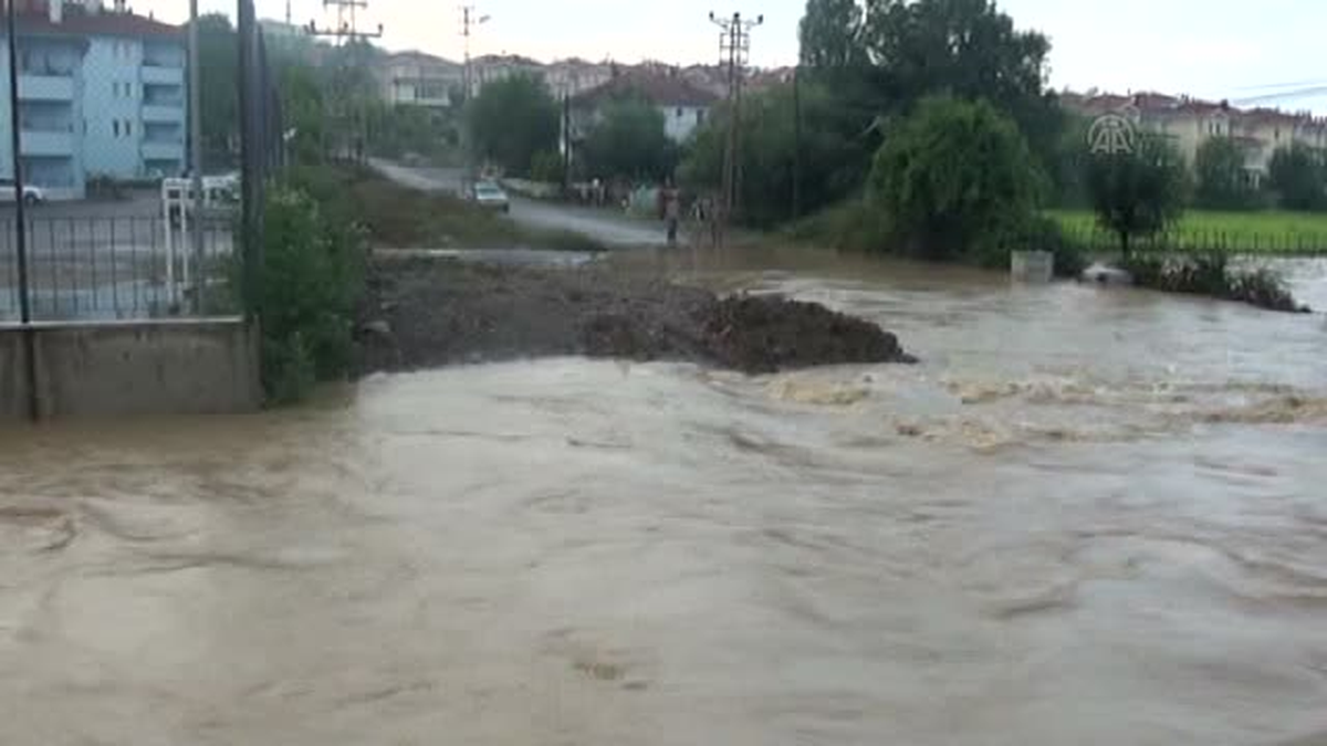 Sağanak Nedeniyle Dereler Taştı