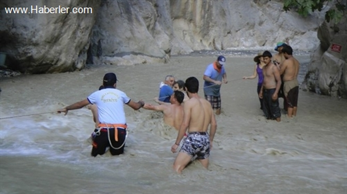 Selde Mağdur Olan Turistlerin İhtiyaçları Karşılanacak