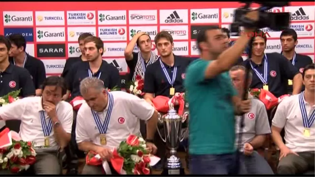 Şampiyonlar Yurda Döndü