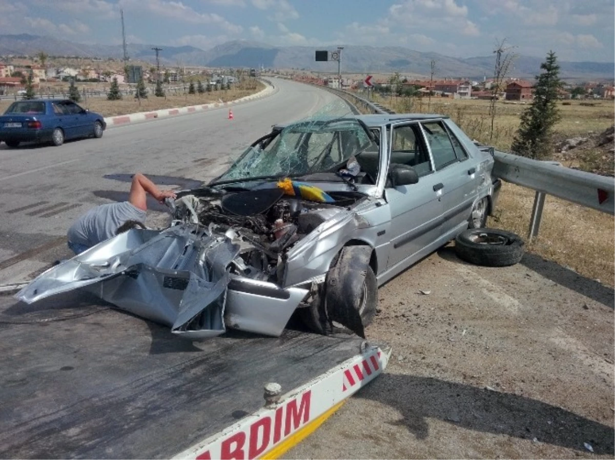 Sandıklı\'da Trafik Kazası: 5 Yaralı