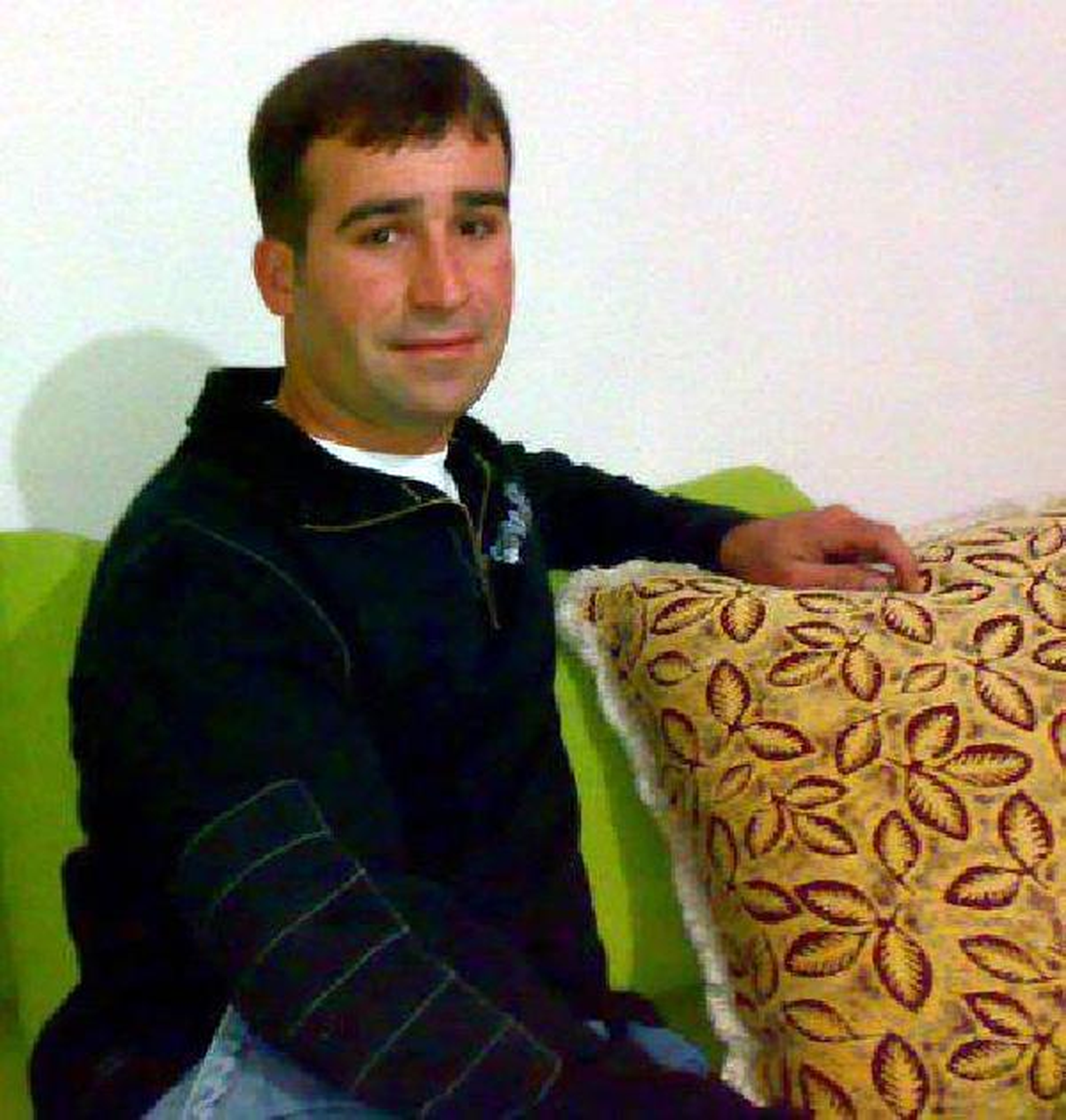 Sinek Gözüne Yumurtladı