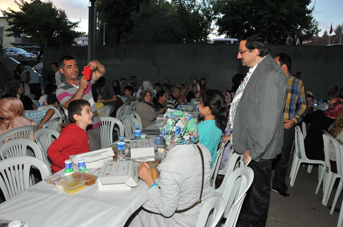 Son İftar Sofrası Aktepe Mahallesi\'nde Kuruldu