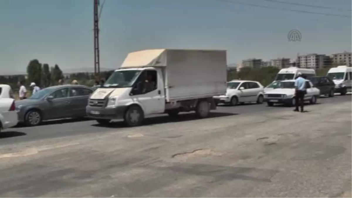 Suriye sınırını geçme teşebbüsüne polisin müdahalesi protesto edildi -