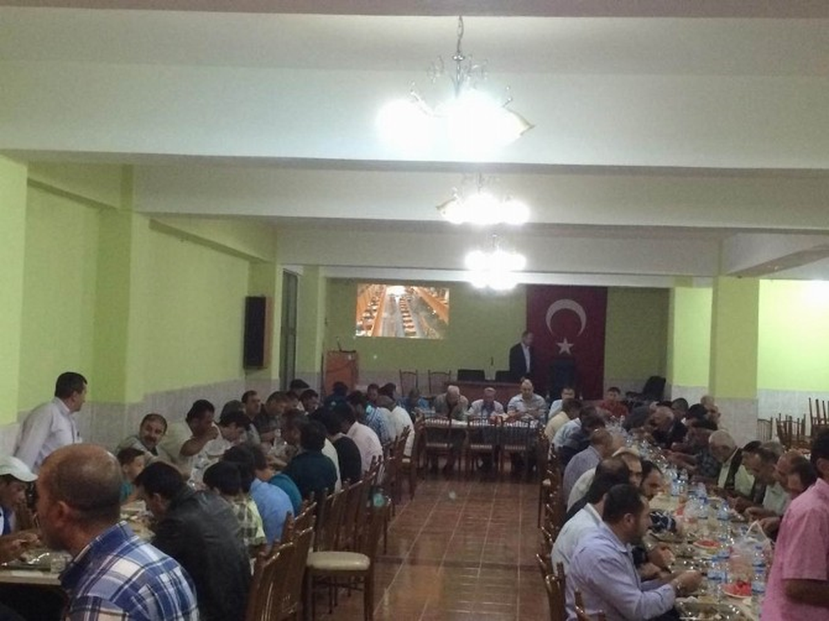 Suşehri Müftülüğü Şehit ve Gazi Ailelerine İftar Yemeği Verdi
