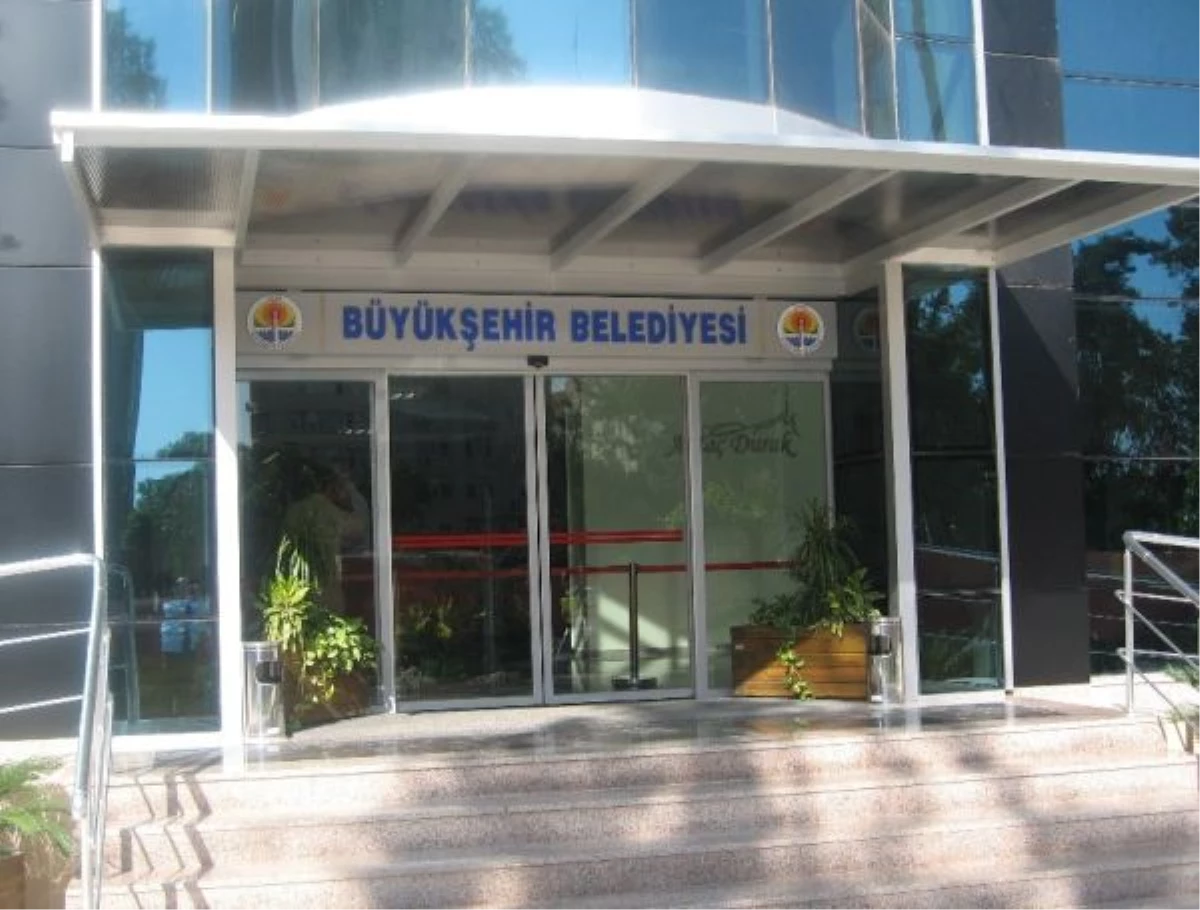Adana Büyükşehir Belediyesi'ne Silahlı Saldırı