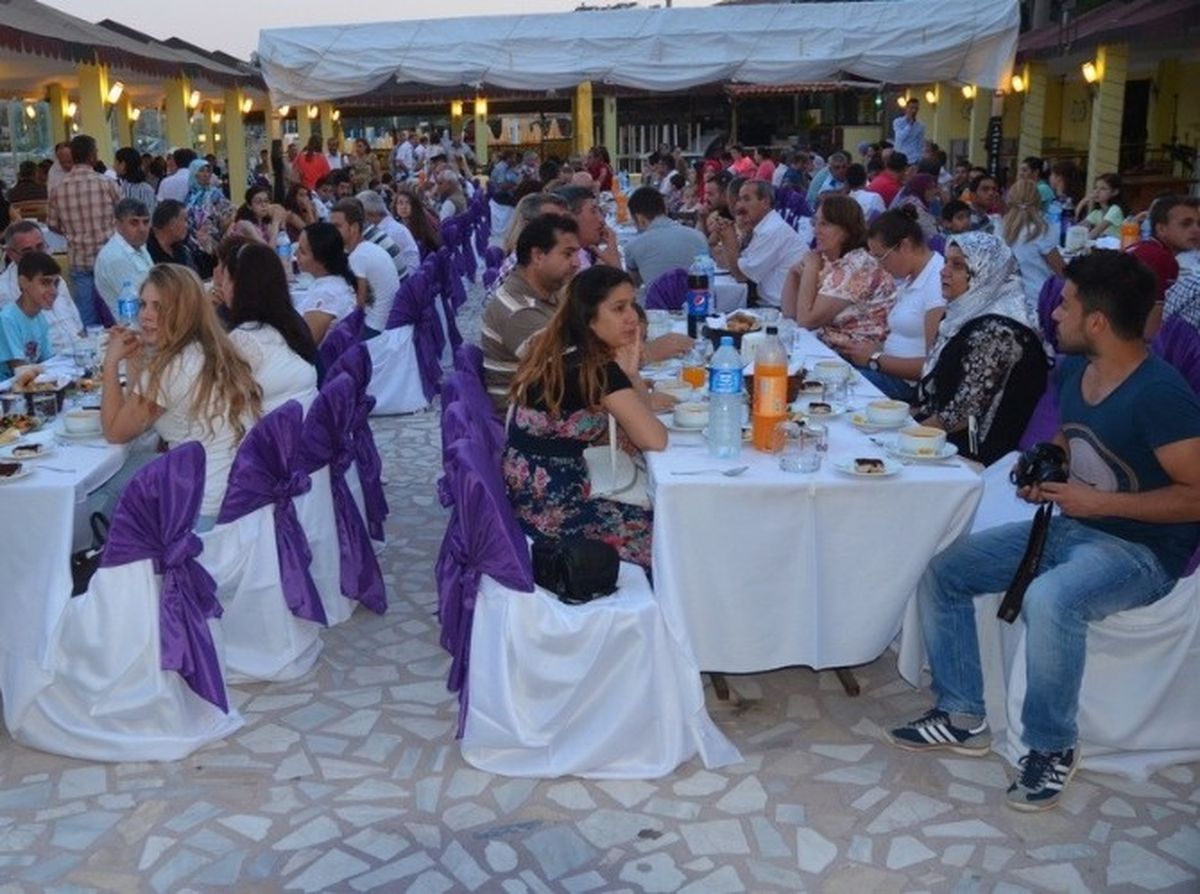 Belediye Başkanı Özacar, İftarda Personeli ile Buluştu