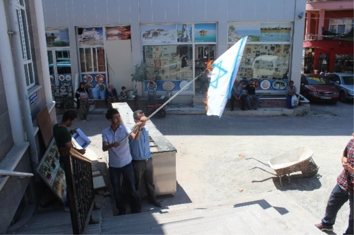 Beyşehir\'de İsrail Bayrakları Yakıldı