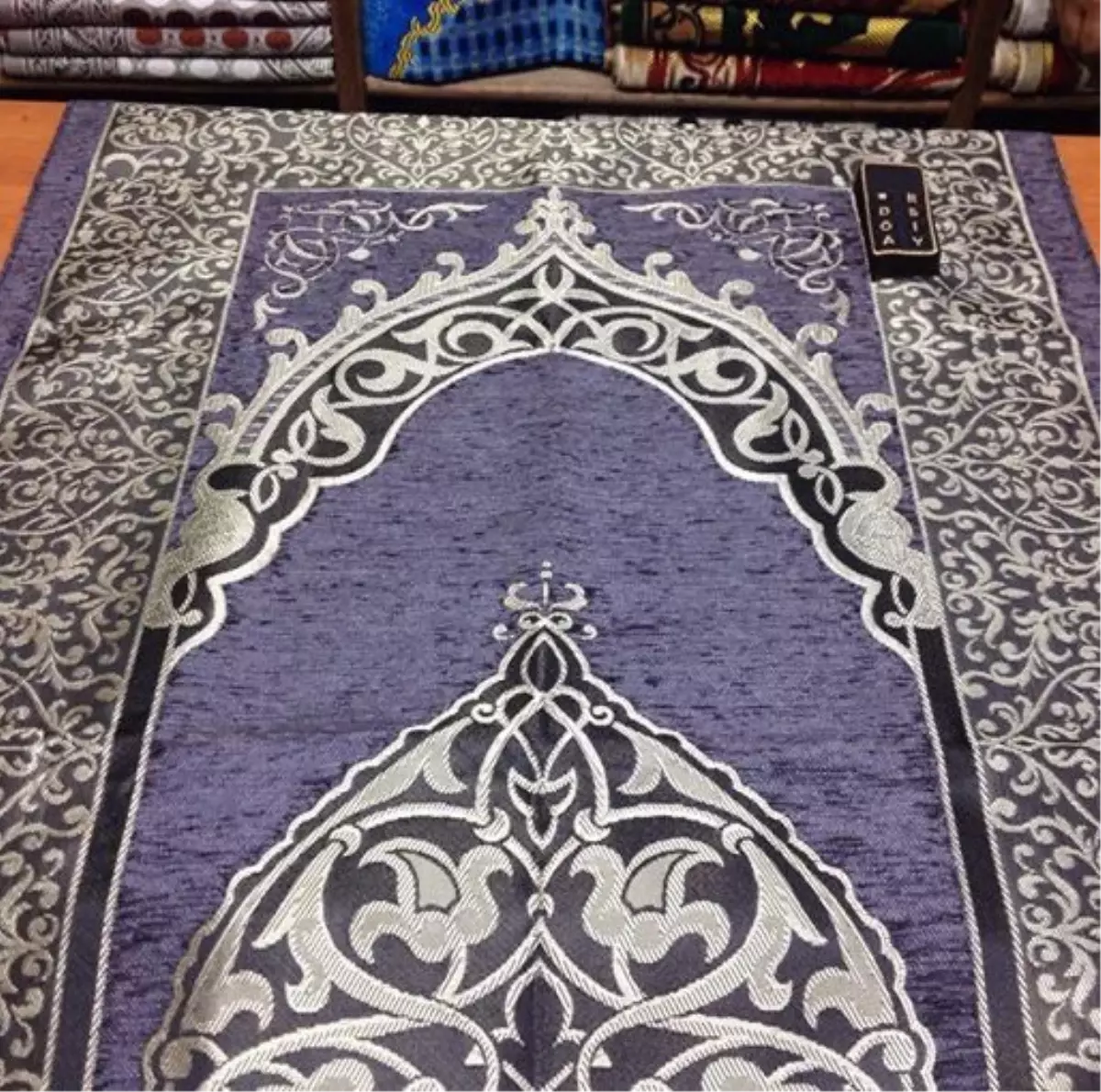 Bu Seccade Namaz Kılmayı Öğretiyor