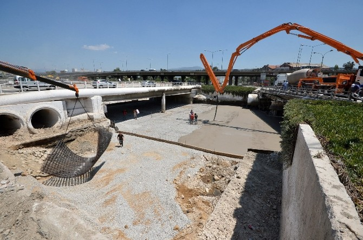 Büyükşehir\'den Meles\'te Beton Operasyonu