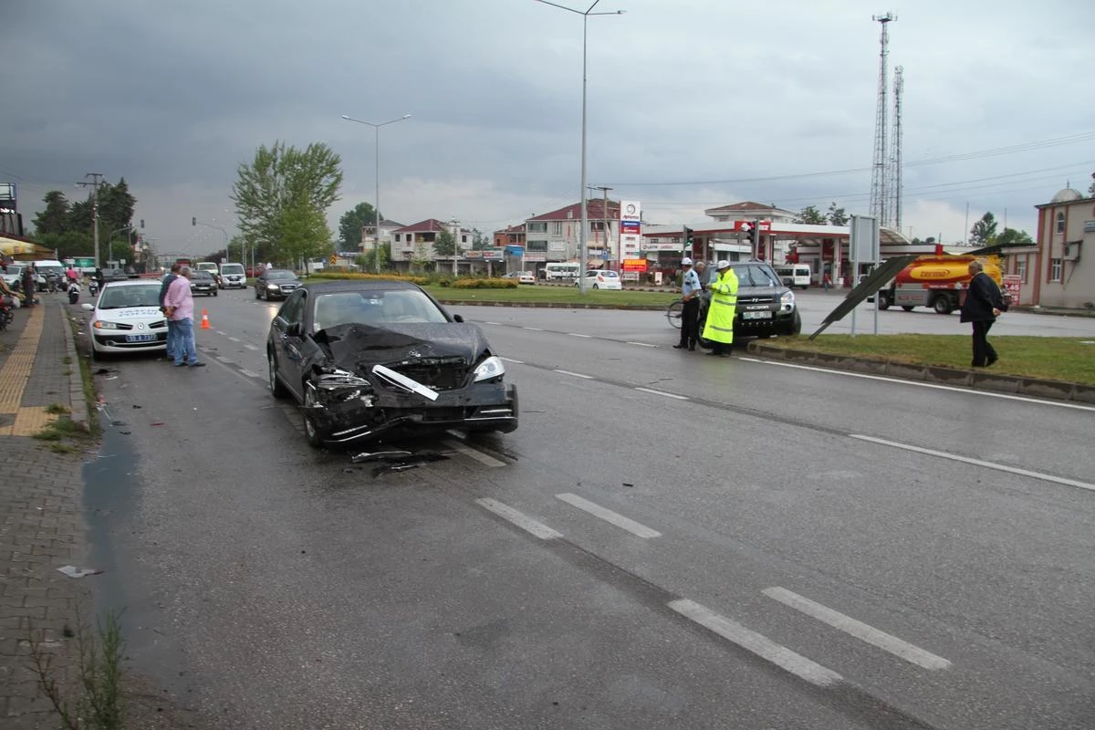Çarşamba\'da Trafik Kazası: 2 Yaralı
