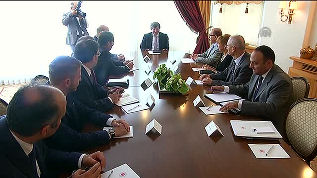 Davutoğlu, İktisadi Kalkınma Vakfı heyetini kabul etti -