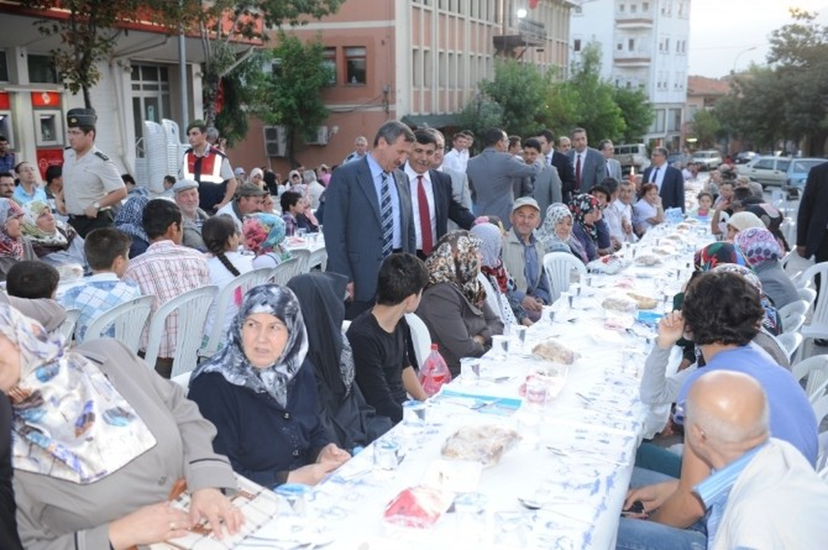 Emet\'te Halk İftarı