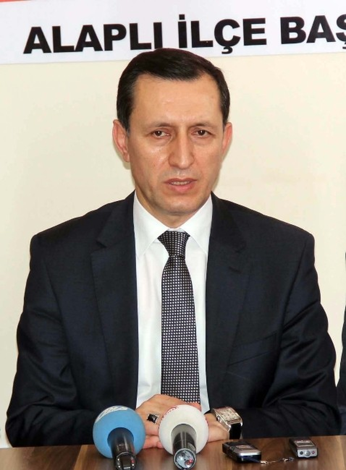 Emrullah İşler\'den \'Paralel Yapıya Operasyon\' Yorumu