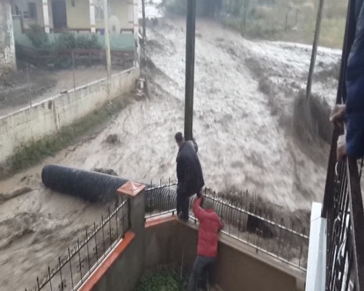 Erzincan\'daki Sel Cep Telefonu ile Görüntülendi