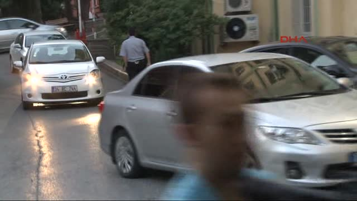 Eski Emniyet Müdürü\'ne Kelepçeli Gözaltı