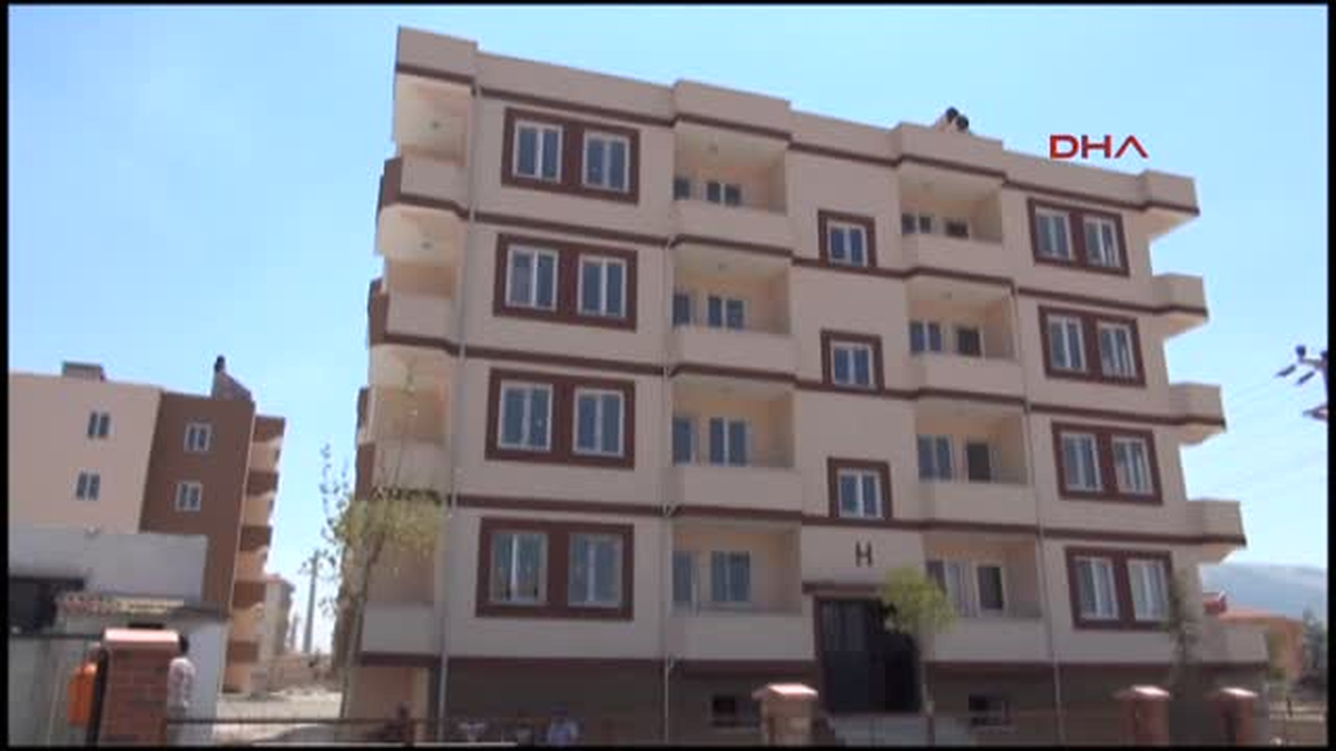 Facia Sonrasında Kutlamaları İptal Etti, Madenci Ailelere Ev Aldı