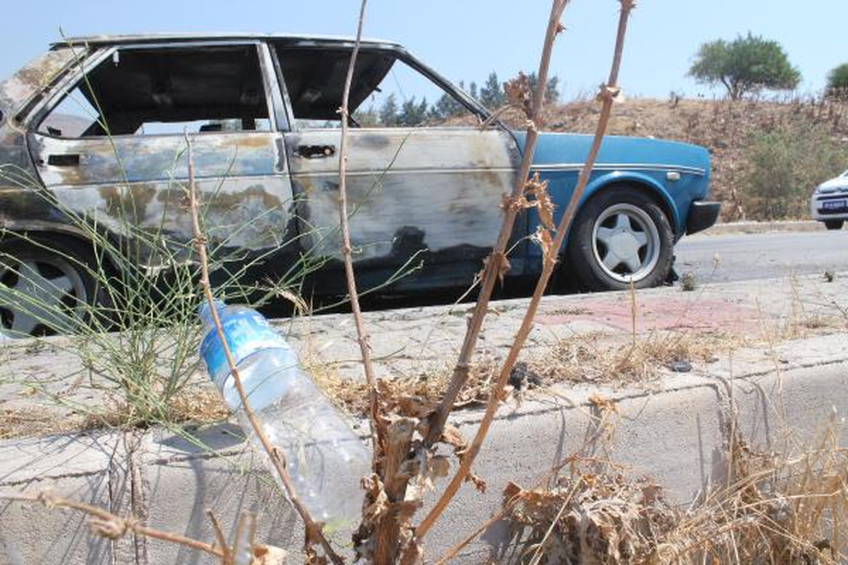 Genç Çift Otomobili Ateşe Verip Kaçtı