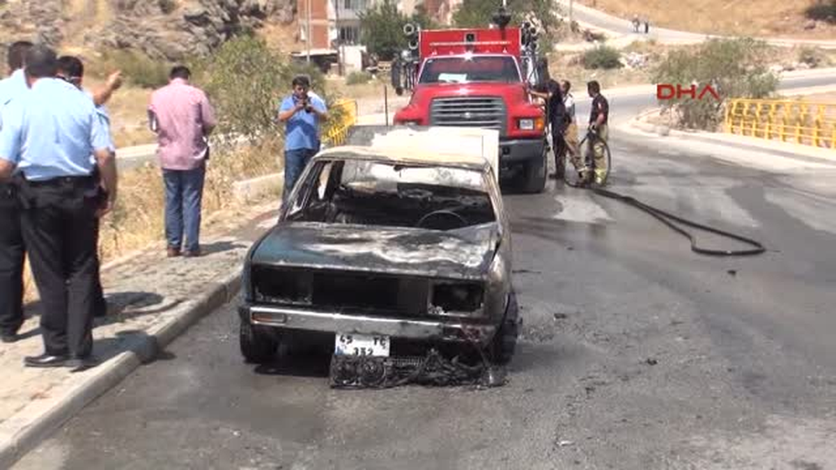 Genç Çift Otomobili Ateşe Verip Kaçtı
