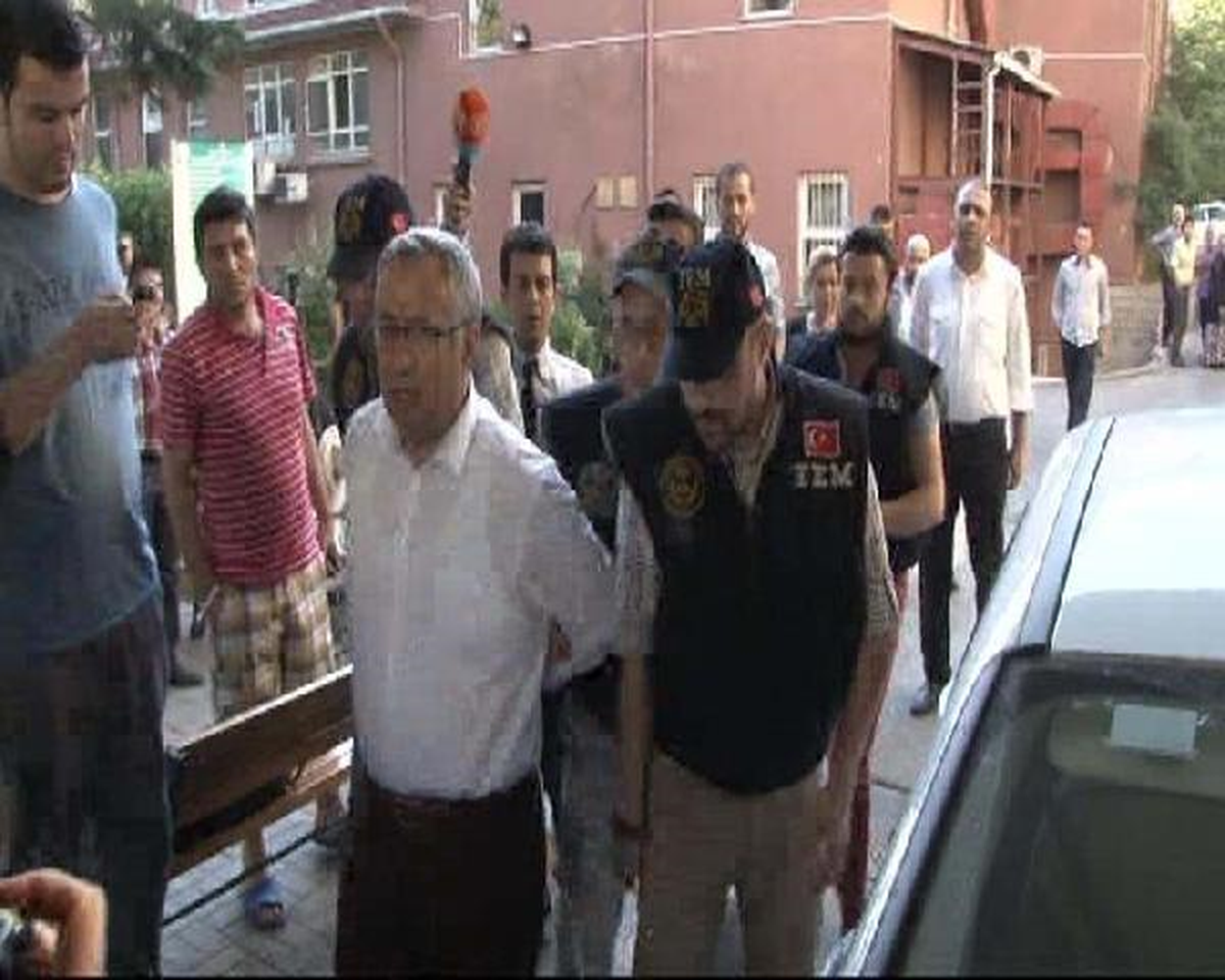 Gözaltına Alınan Eski Emniyet Müdürü Yurt Atayün: Teslim Olduk Arkadan Kelepçelediler