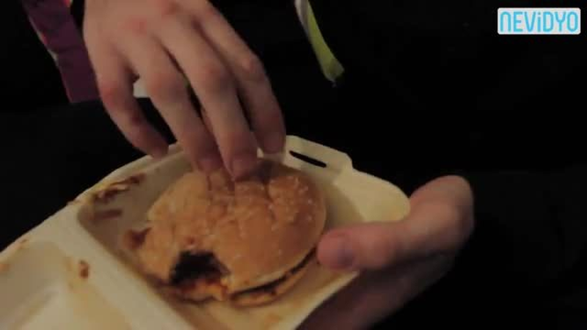 Hastanelik Eden Acı Burgerin Kalanını Yedi!
