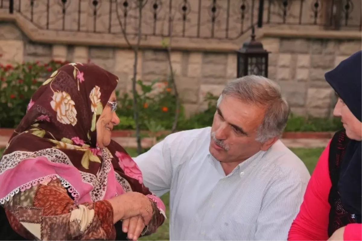 Hendek Çamlıca Mahalle Sakinlerine İftar Verildi