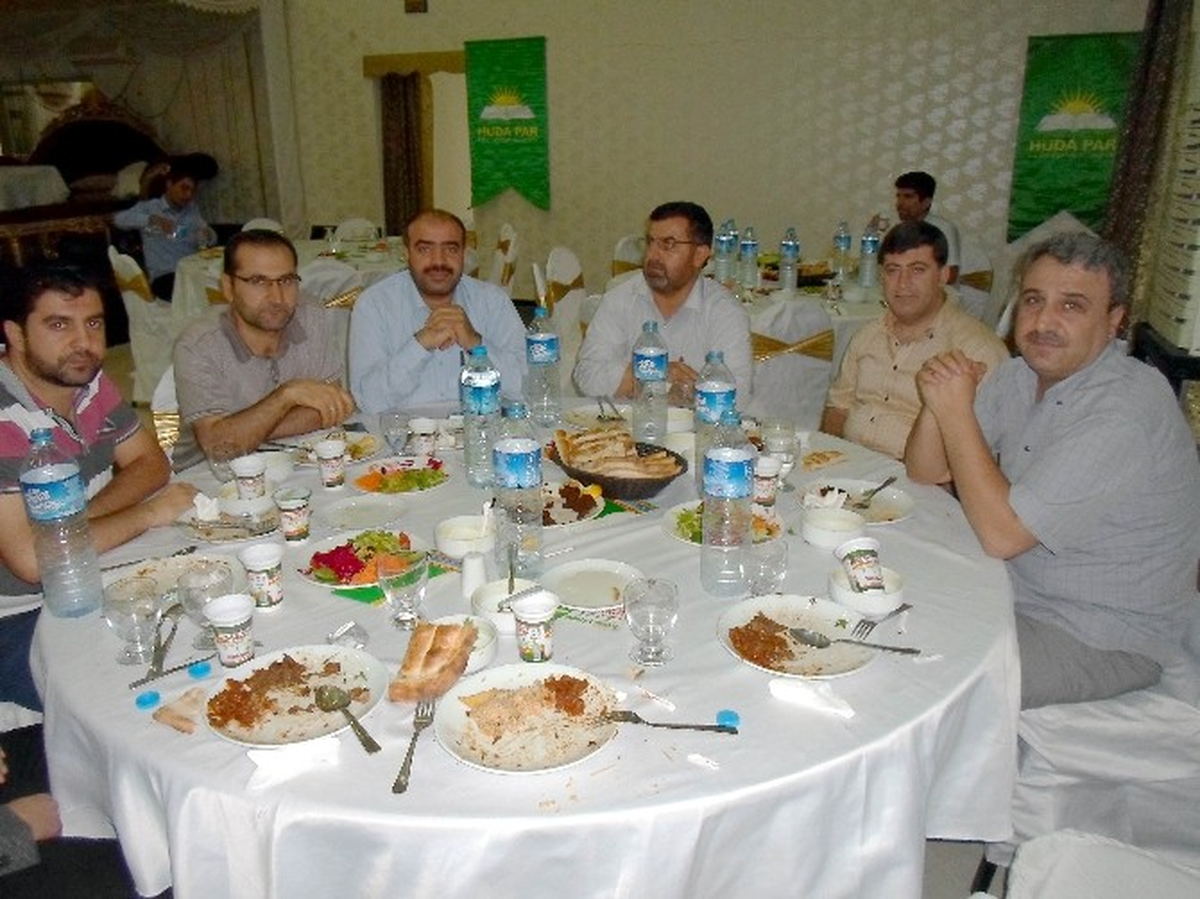 Hüda-Par Diyarbakır İl Başkanlığı İftar Yemeği Verdi
