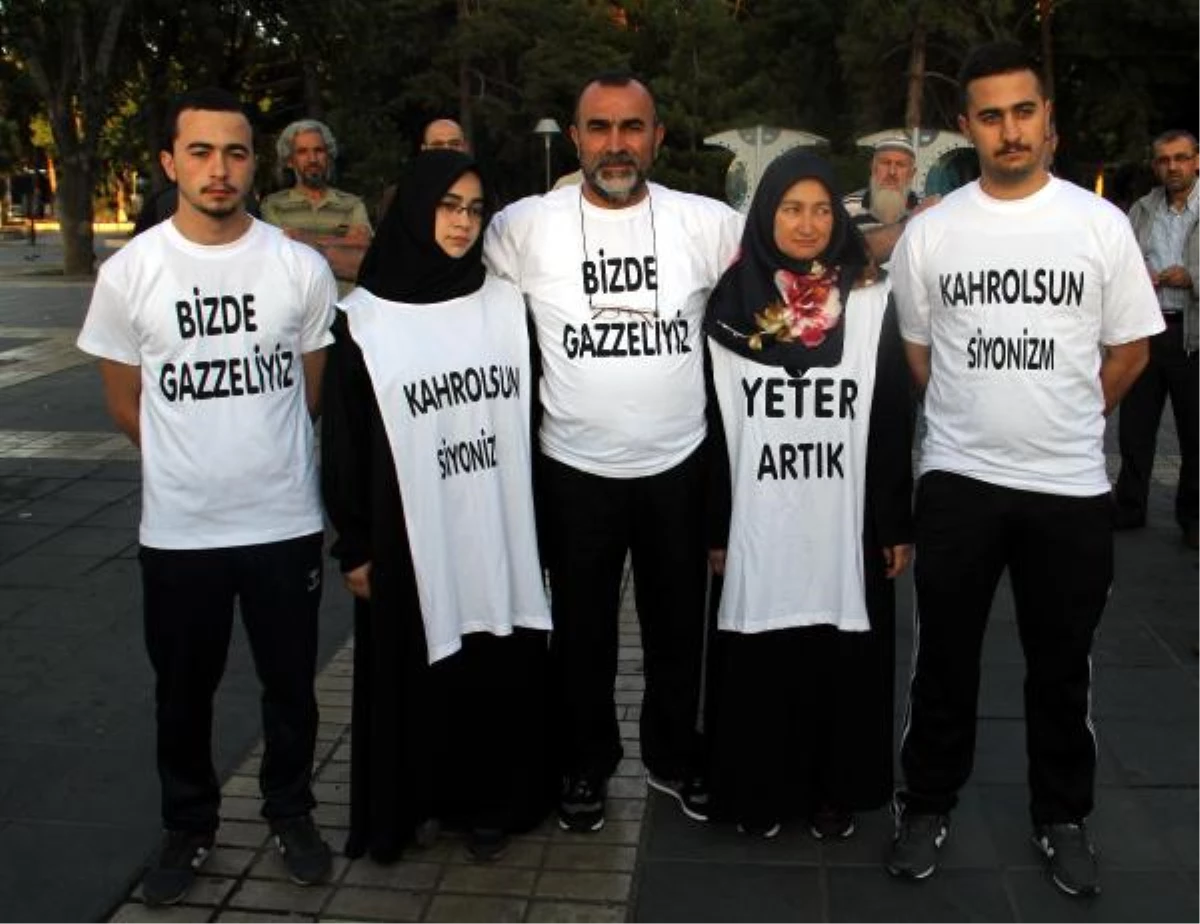 İsrail\'e Tepki İçin Ailesiyle Gazze\'ye Yürüyüşe Başladı
