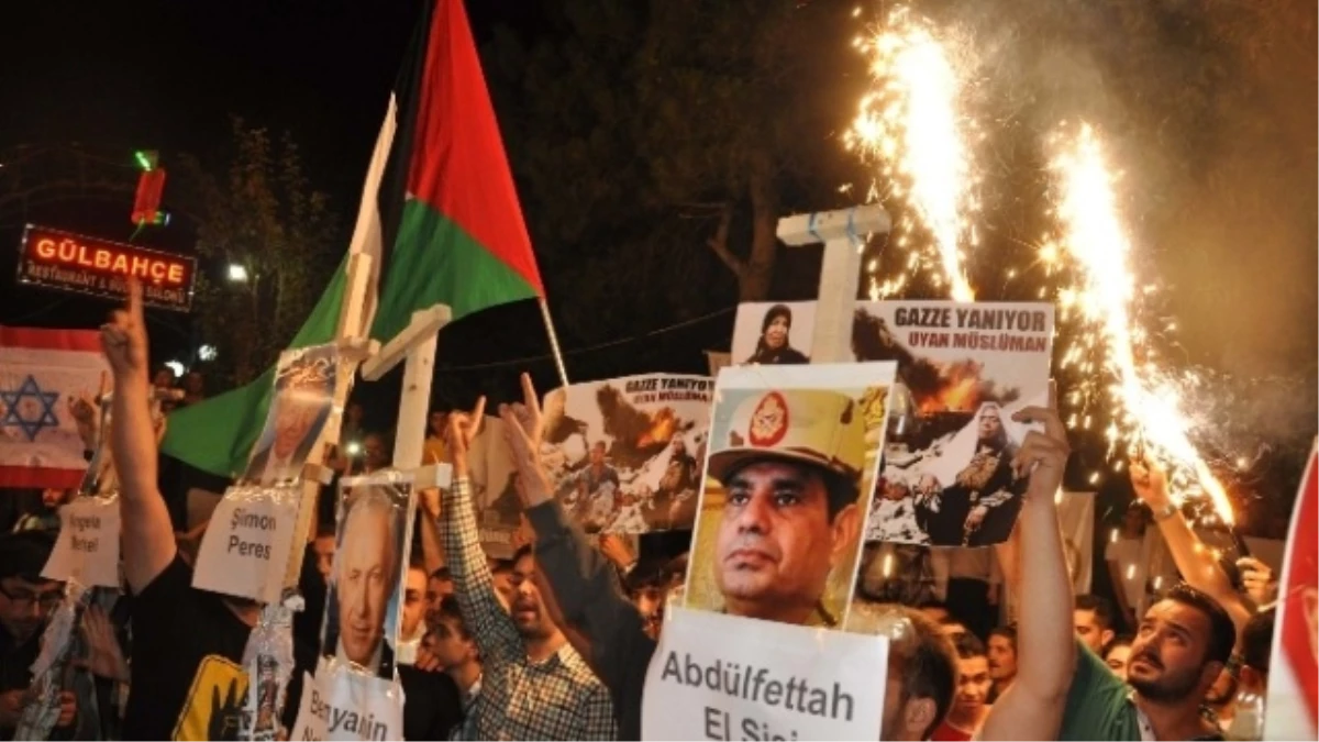 Rize\'de Yüzlerce Kişi İsrail\'i Protesto Etti
