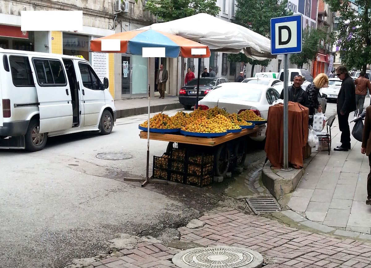 Kaldırımları İşgal Eden Esnaf ve Sürücüler Uyarıldı