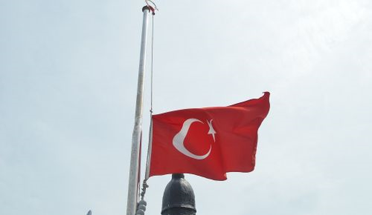 Kars\'ta Bayraklar Yarıya İndirildi