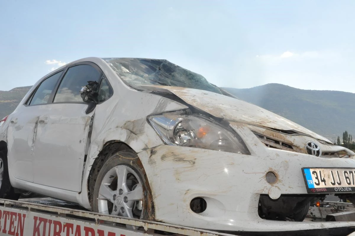 Konya\'da Otomobil Devrildi: 6 Yaralı