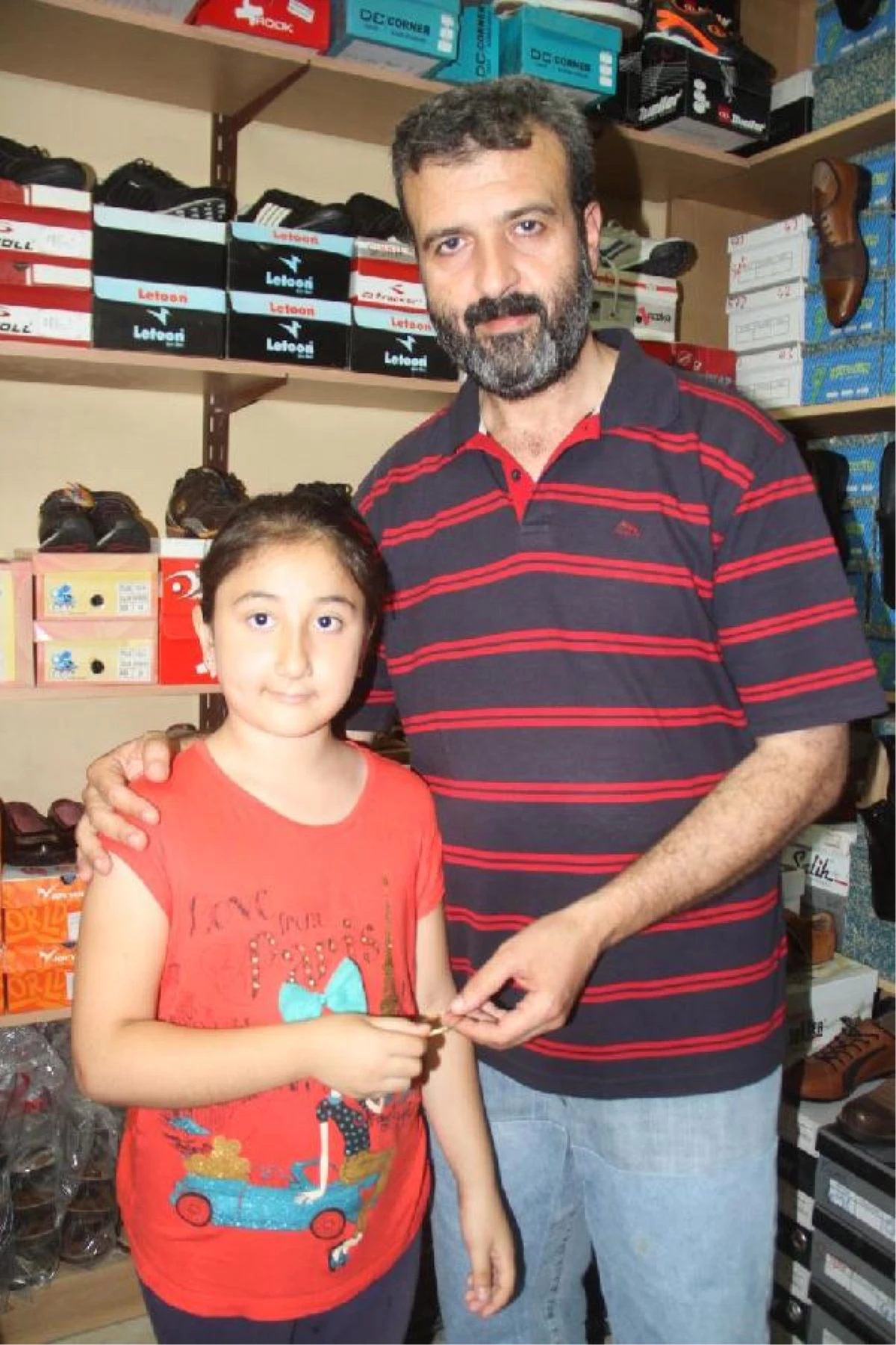 Bursalı Küçük Ayşenur Dede Yadigarı Bileziğini Gazze\'ye Gönderdi