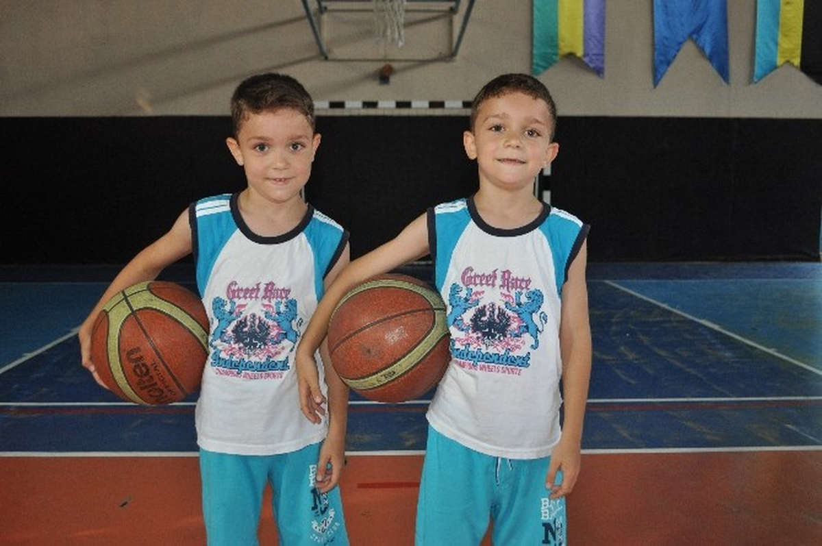 Minik İkiz Basketbolcular Dikkatleri Üzerine Çekiyor