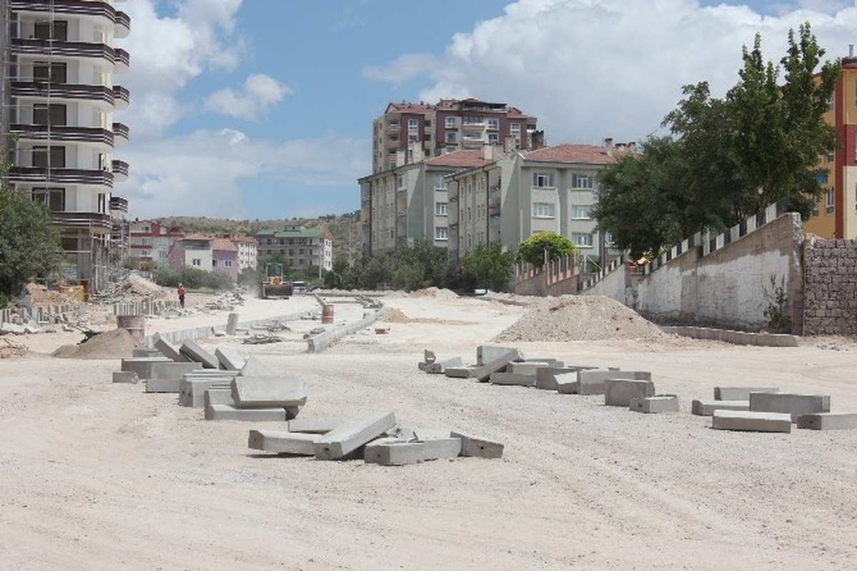 Muhsin Yazıcıoğlu Bulvarında Yol ve Çevre Düzenleme Çalışmaları Sürüyor