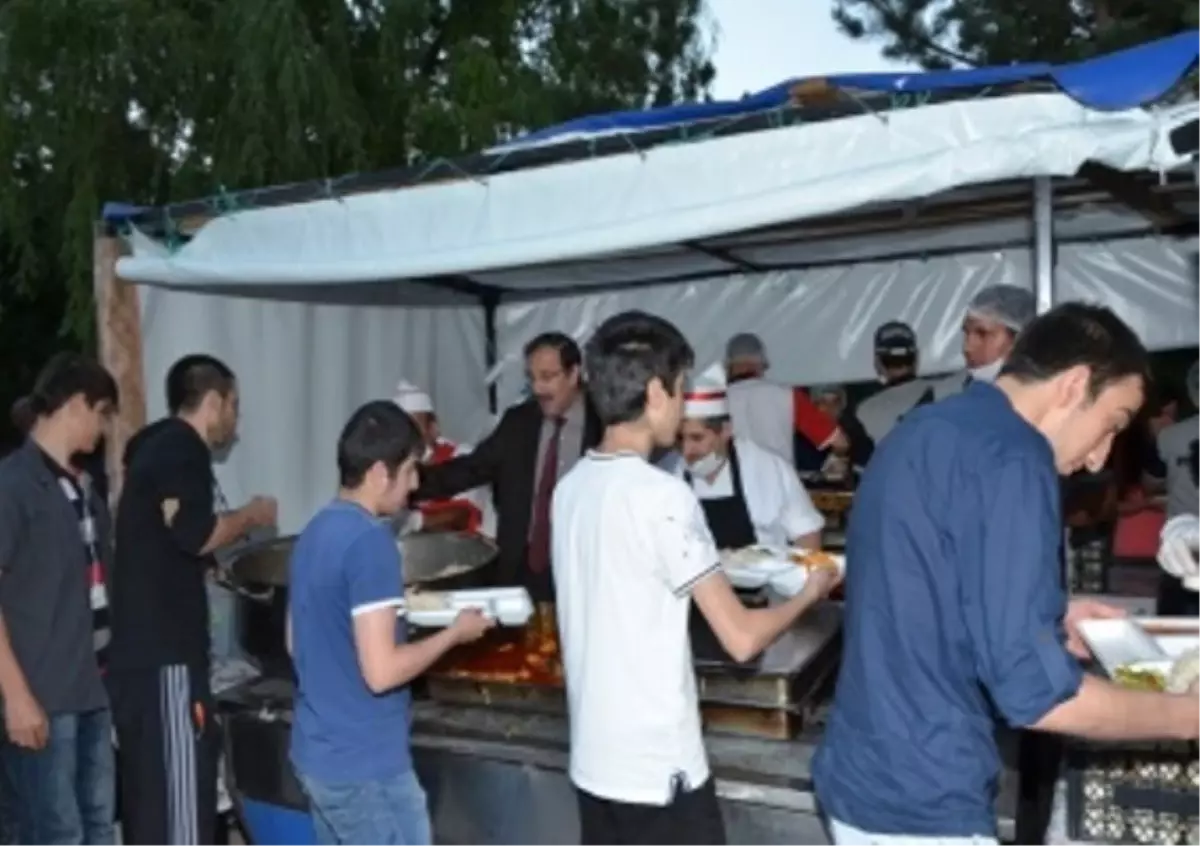 Palandöken Belediyesi\'nden Erzimder\'e İftar