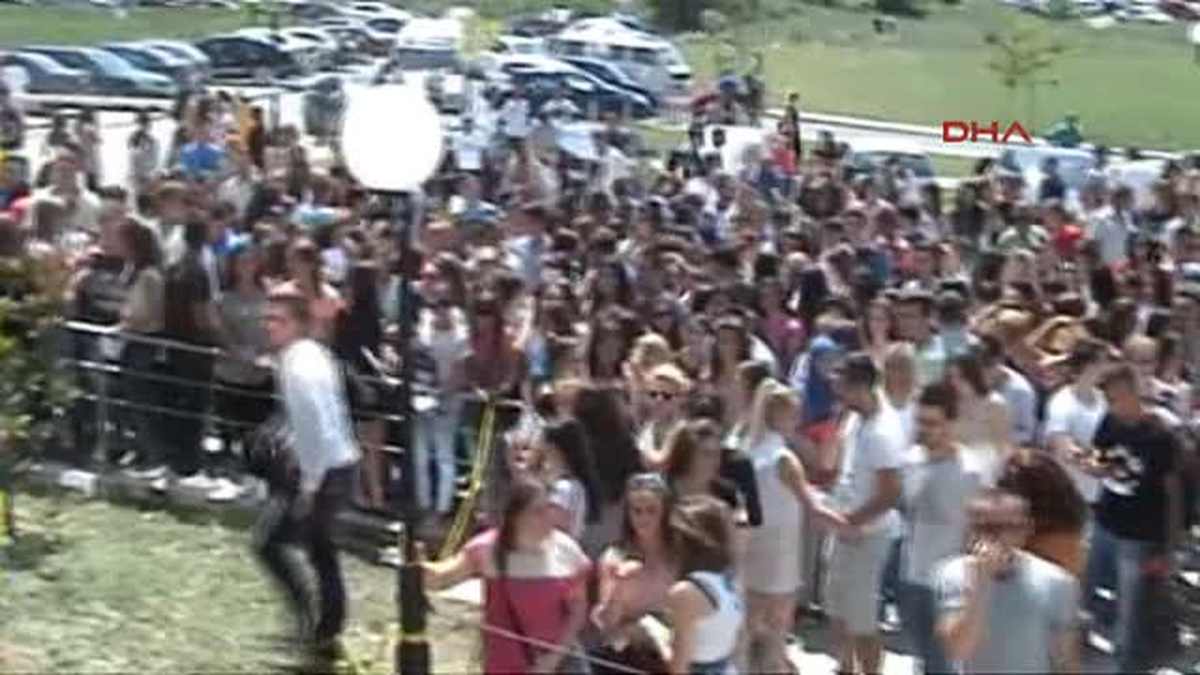 Priştine Üniversitesi\'ne Kabul İçin Öğrenciler Ter Döktü.