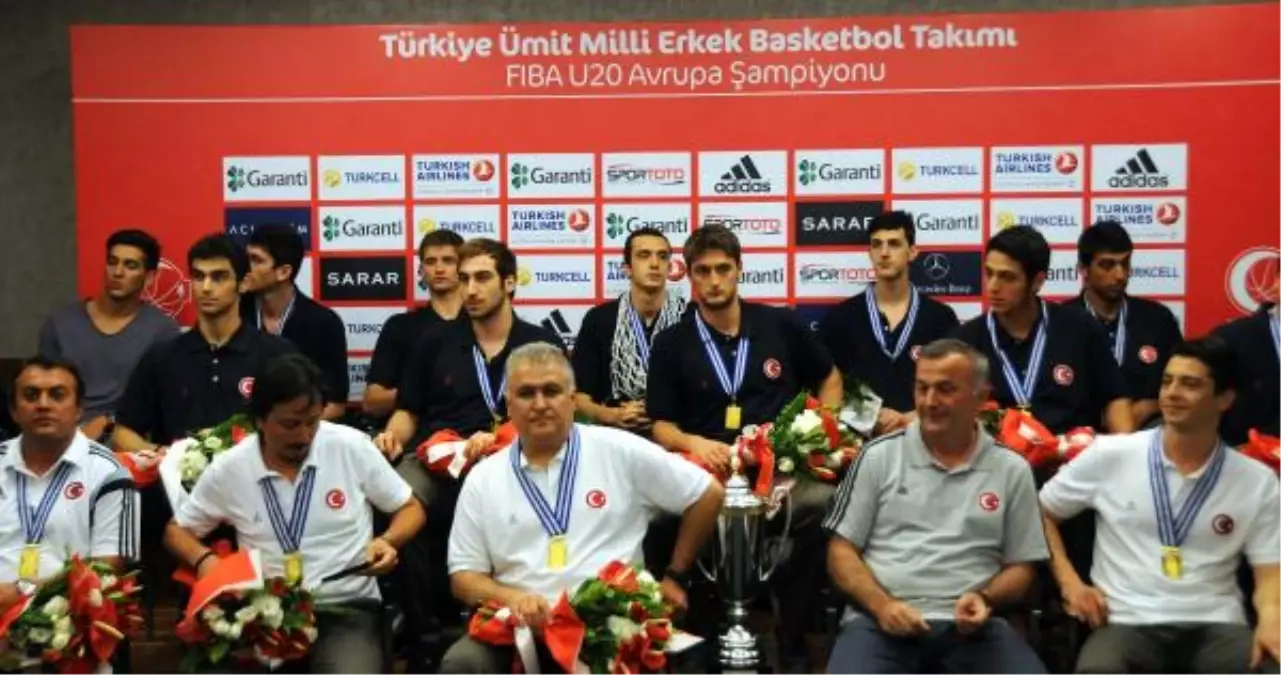 Şampiyonlar Yurda Döndü