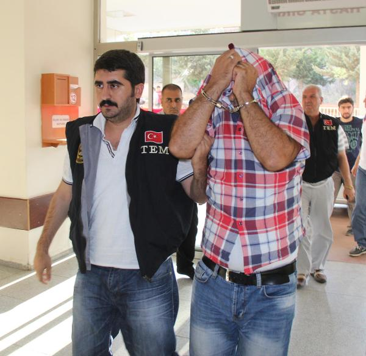 Şanlıurfa\'da 1 Başkomiser ile 5 Polis Gözaltına Alındı (2)