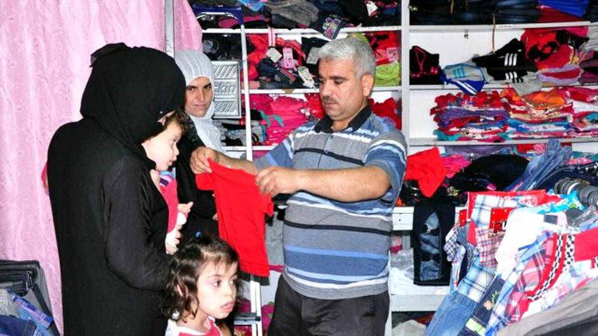 Suriyeli Yetimlere Elbise Yardımı