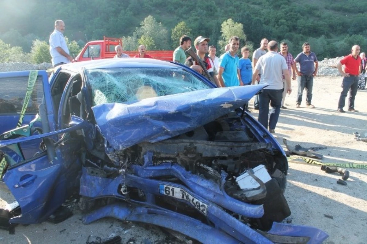 Trabzon\'daki Trafik Kazası: 4 ÖLÜ, 4 YARALI
