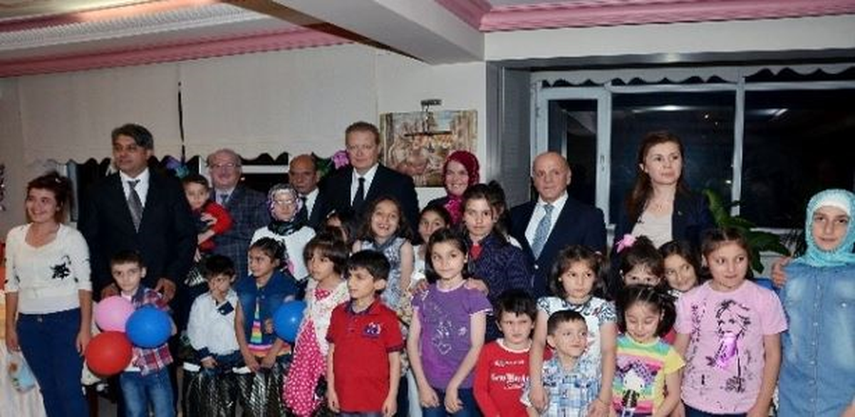 Vali Yavuz, Sevgi Evlerinde Kalan Çocuklarla İftar Yaptı