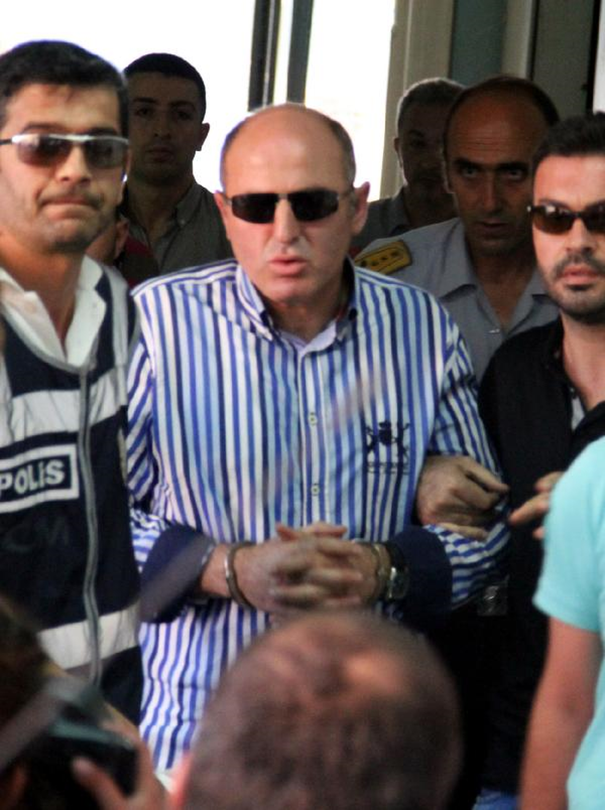 Yılmazer Hastaneye Kelepçeli Getirildi - Ali Fuat Yılmazer Sağlık Kontrolünden Geçirildi