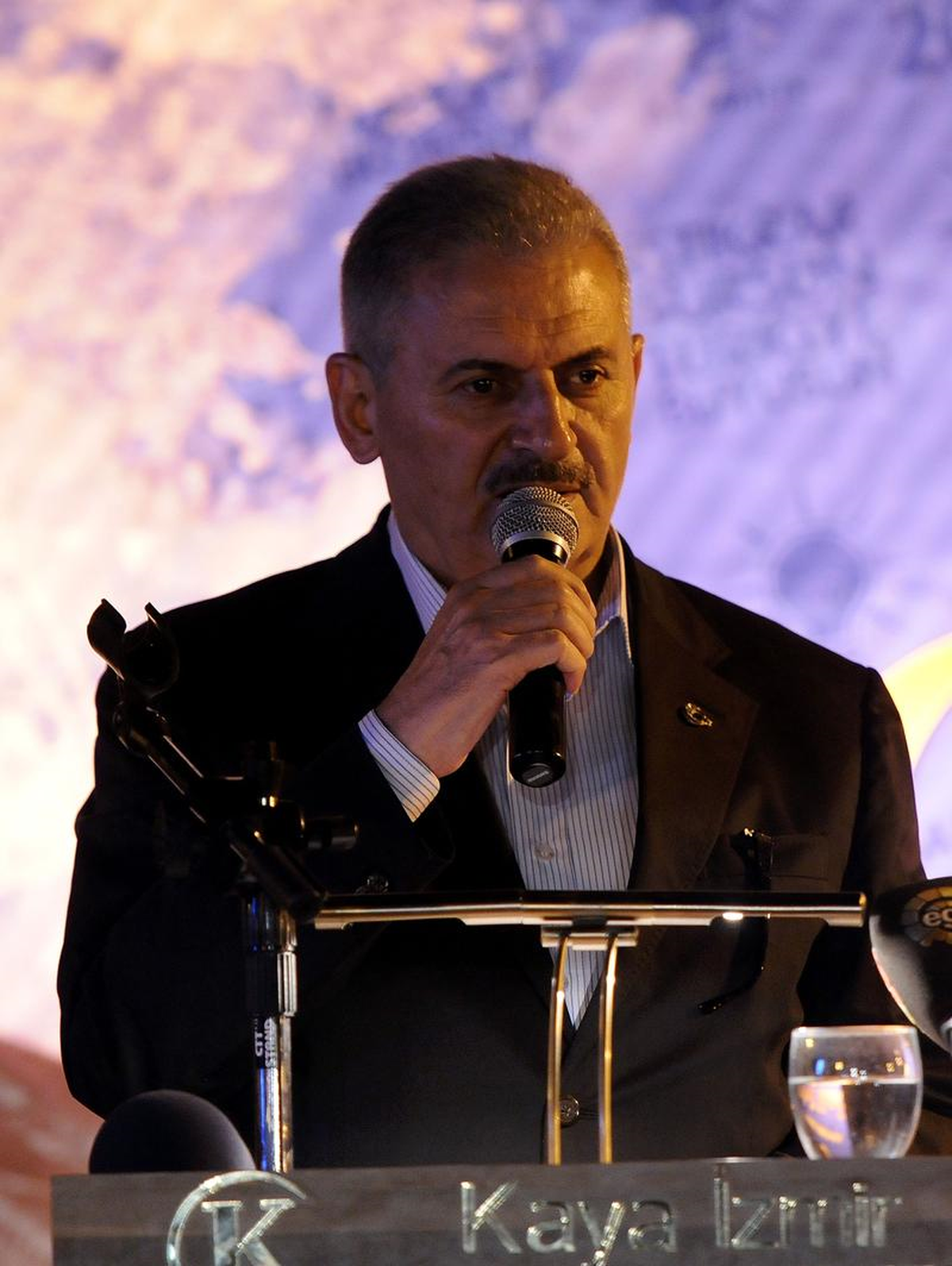 Binali Yıldırım: Camiye Hoca Seçmiyoruz