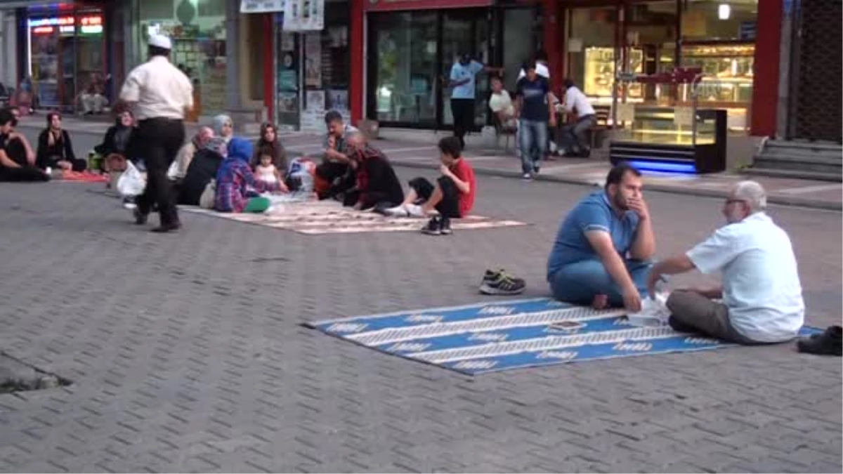 Alaplı ilçesinde bir grup saldırıları protesto etti -