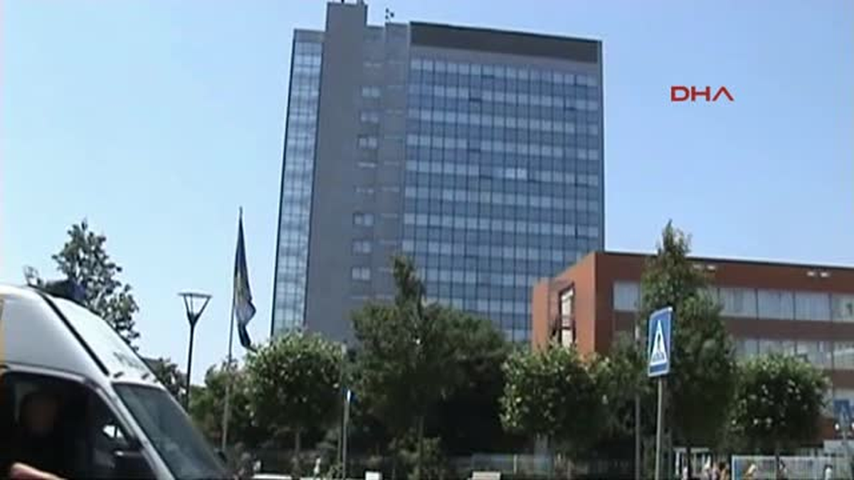 Anayasa Mahkemesi, Kosova Meclis Başkanı İsa Mustafa\'nın Görevini Askıya Aldı