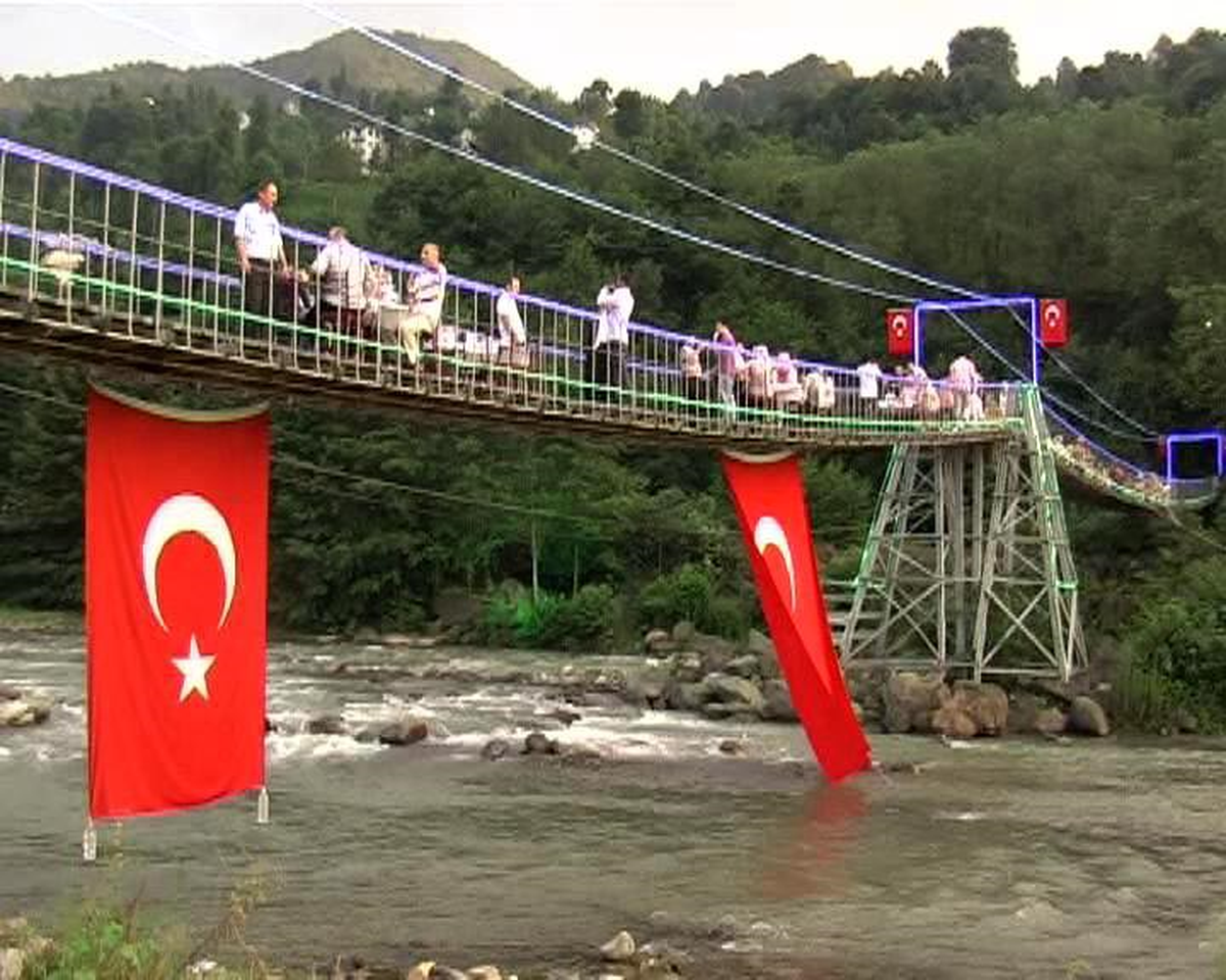 Asma Köprü Üzerinde İftar Yaptılar