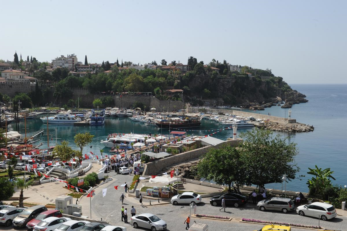 Antalya\'da Deniz Otobüsleri Bir Ayda Yaklaşık 6 Bin Kişi Taşıdı